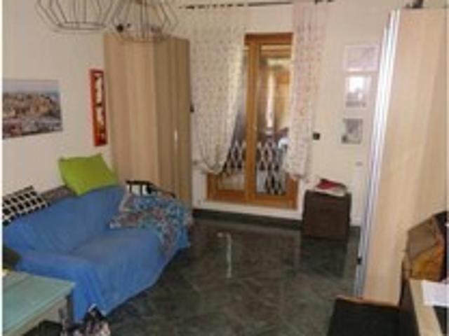 Bilocale con terrazzo in via dei giustiniani 17/22, Genova