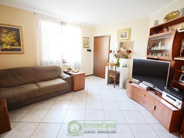 Bilocale con terrazzo in via 8 marzo, Cavenago di Brianza