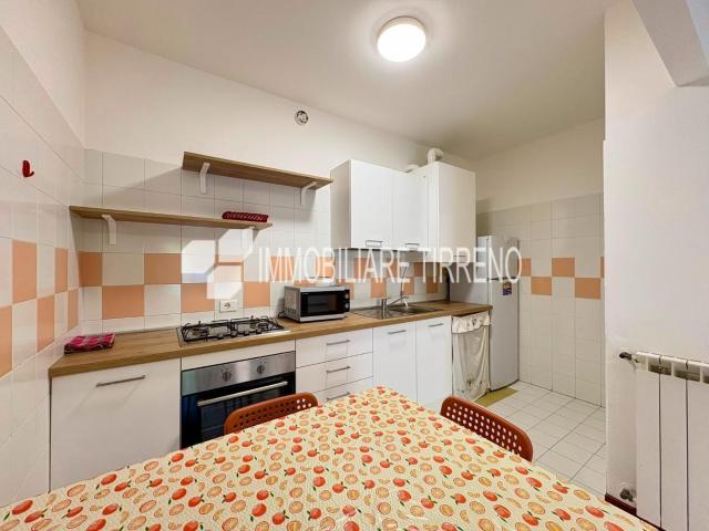 Bilocale con terrazzo, Massa marina di