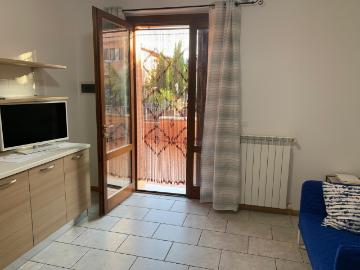 Bilocale con terrazzo Siena località Ponte a Bozzone