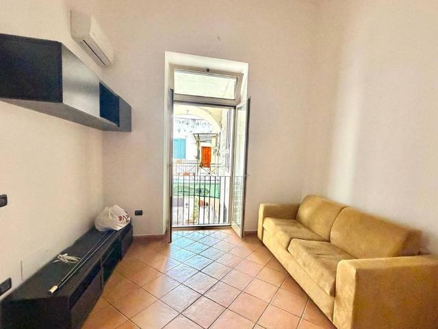 Bilocale corso della Repubblica, Porto, Pozzuoli