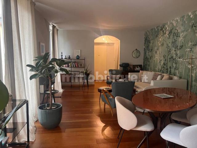 Bilocale corso Monforte 16, San Babila, Milano
