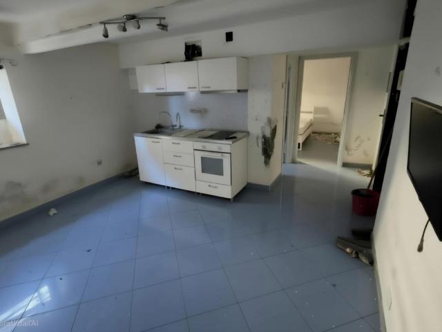 Bilocale da ristrutturare a Viareggio