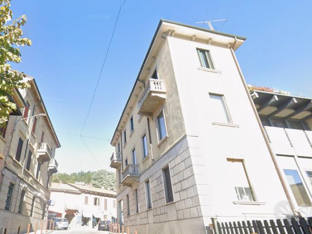Bilocale Gavirate con Posto Auto e Giardino