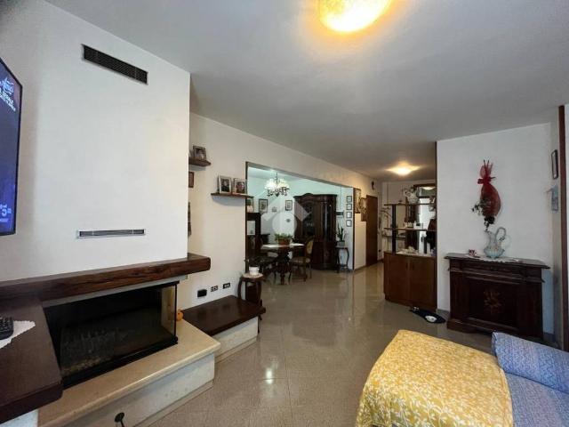 Bilocale in vendita a Castelnovo di Sotto via g. Pascoli, 5