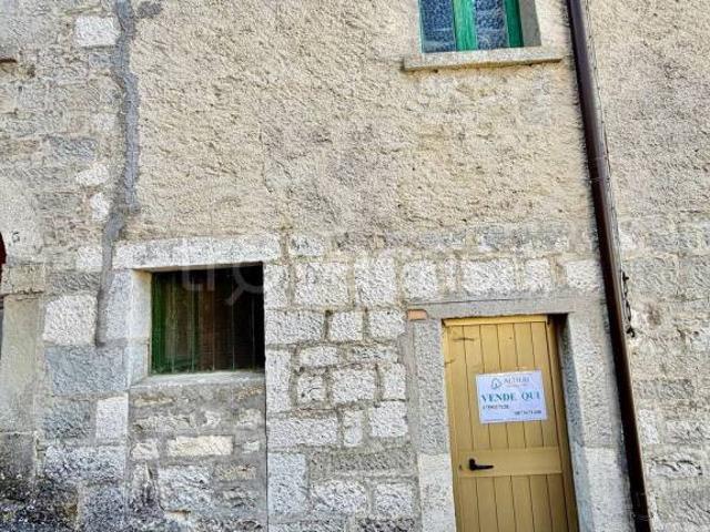 Bilocale in vendita a Schiavi di Abruzzo via Roma