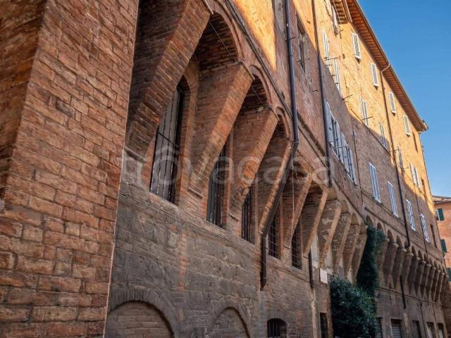 Bilocale in vendita a Siena via del Porrione, Piazza del Campo Duprè