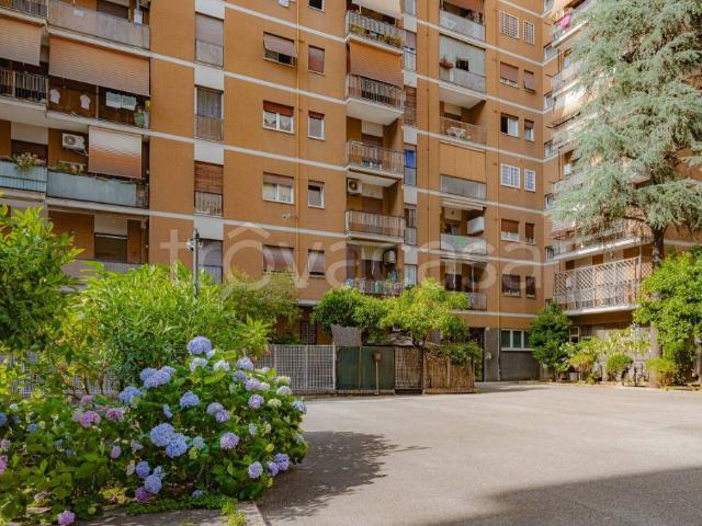 Bilocale in vendita a Roma via Latisana, Villa Gordiani