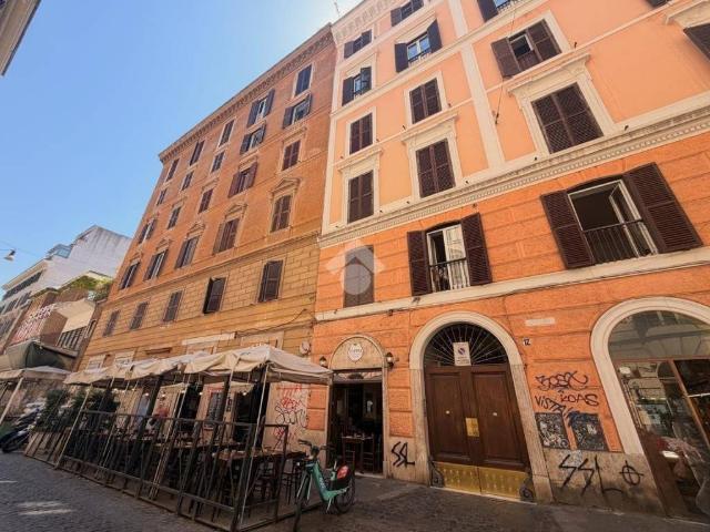 Bilocale in vendita a Roma via Natale del Grande, Trastevere