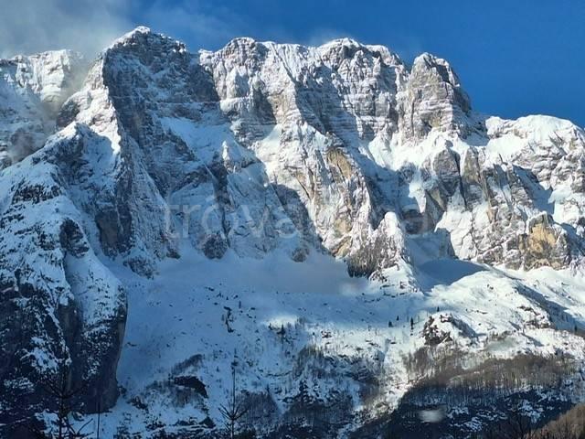 Bilocale in vendita a Tarvisio via Sella, 41