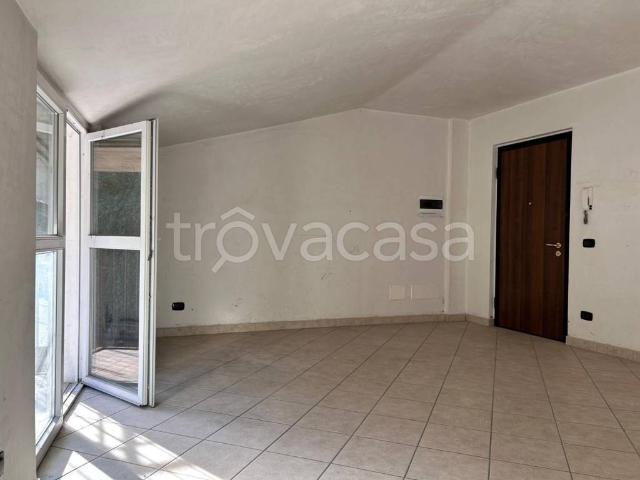 Bilocale in vendita ad Azzate via Piave, 50