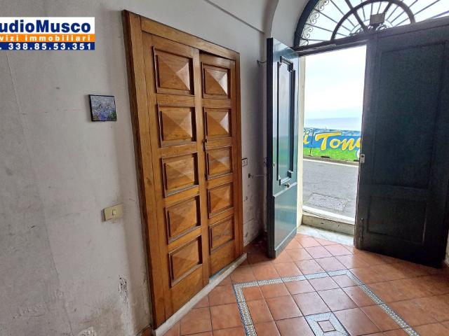 Bilocale in vendita in via prov. marina grande, Capri