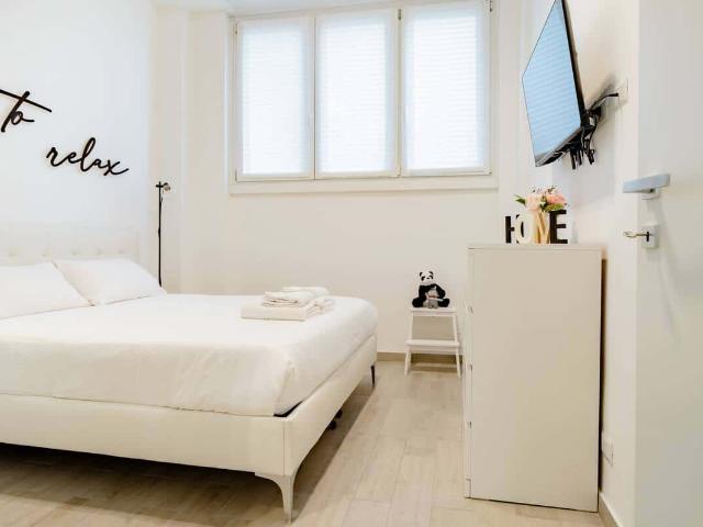 Bilocale in Viale Carlo Troya a Milano