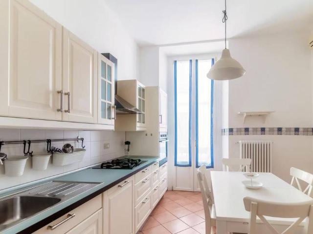 Trilocale in affitto a Como via Carloni, 5, Borghi