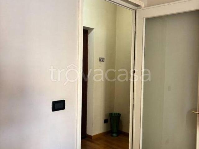 Bilocale in affitto a Cuneo via Antonio Stoppani, 17, Centro