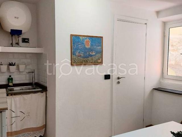 Bilocale in affitto a Genova vico Cimella, 2, Molo