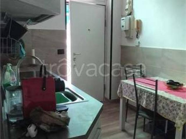 Bilocale in affitto a Milano via Terni, 3, Baggio