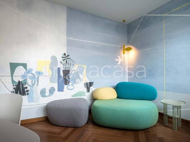 Bilocale in affitto a Milano via Alessandro Manzoni, Scala Manzoni