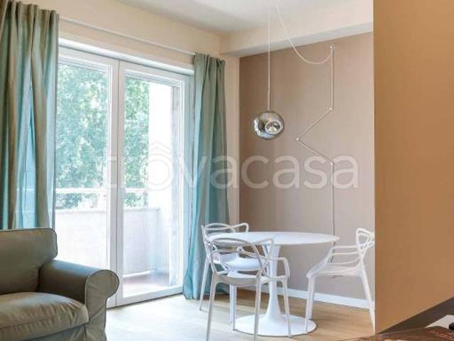 Bilocale in affitto a Milano via Archimede, Indipendenza