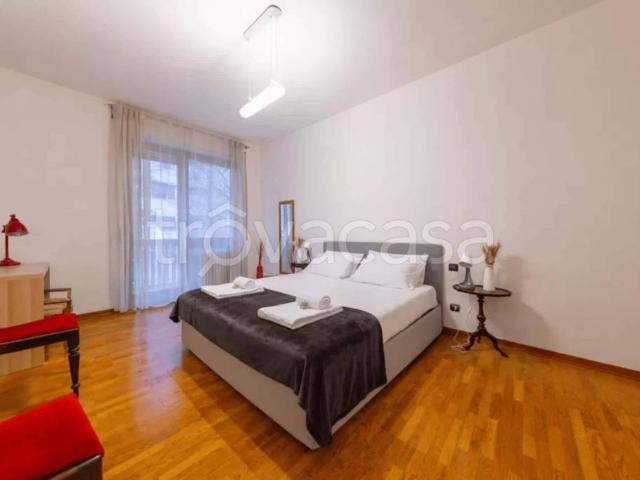 Bilocale in affitto a Milano via Correggio, Amendola Buonarroti
