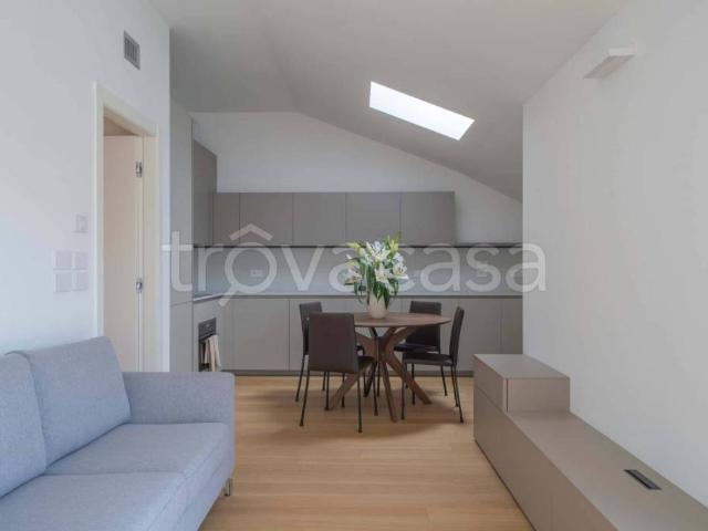 Bilocale in affitto a Milano via Errico Petrella, Buenos Aires