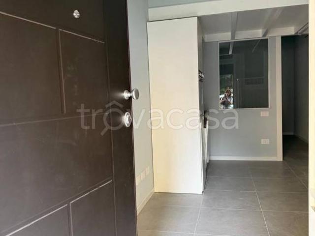Bilocale in affitto a Milano via Giacinto Bruzzesi, 25, Giambellino