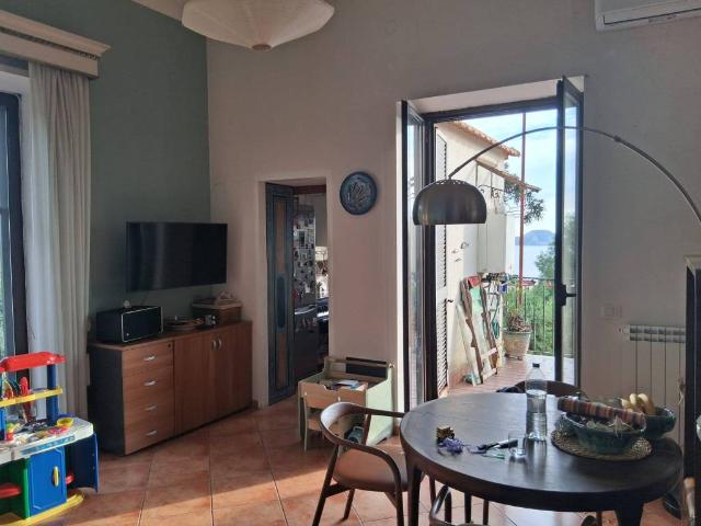 Bilocale in affitto a Pozzuoli via Vecchia San Gennaro