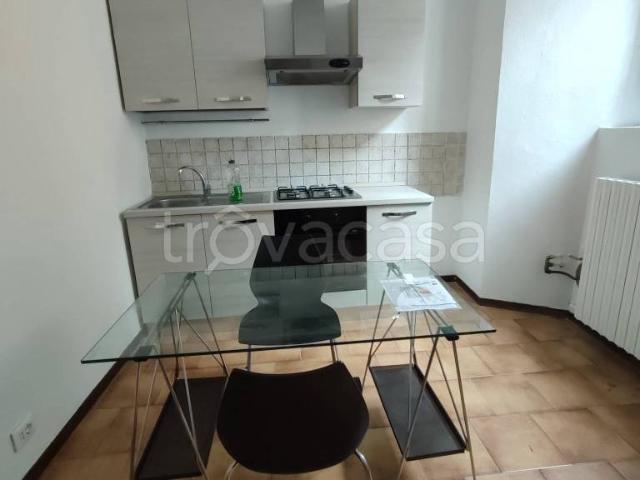 Bilocale in affitto a Pavia via Alboino, 3, Centro Storico
