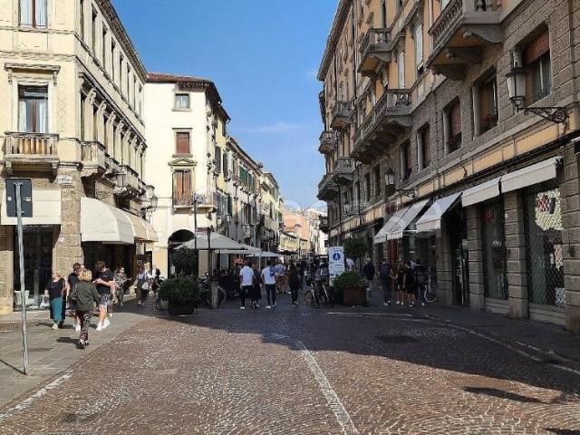 Bilocale in affitto a Padova via Roma, Piazze Duomo
