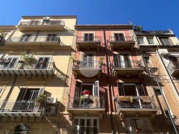 Bilocale in affitto a Palermo via Rosario Riolo, 24, Politeama Ruggiero Settimo