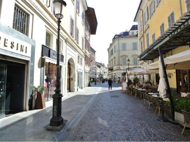 Bilocale in affitto a Parma via Cavour, 31, Centro Storico