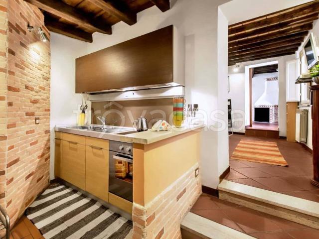 Bilocale in affitto a Roma via dei Giubbonari, Campo de' Fiori