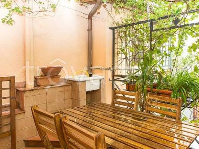Bilocale in affitto a Roma via della Scala, Trastevere