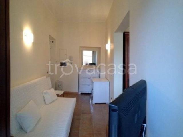 Bilocale in affitto a Roma via Montebello, Castro Pretorio