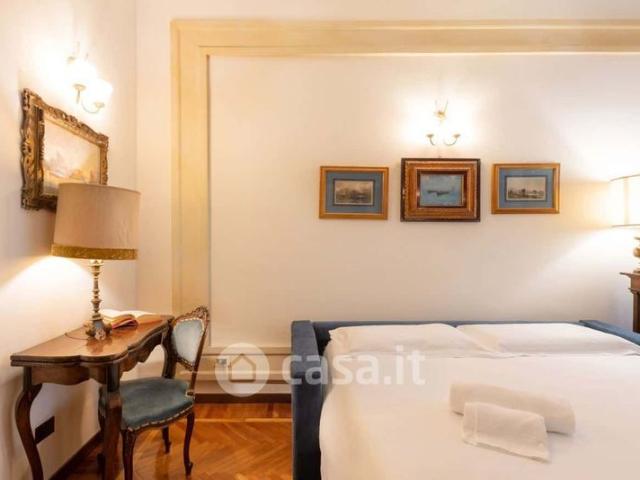 Bilocale in Affitto in Via dei Piatti 4 a Milano