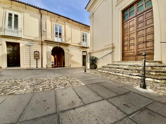 Bilocale indipendente di extra lusso con posto auto