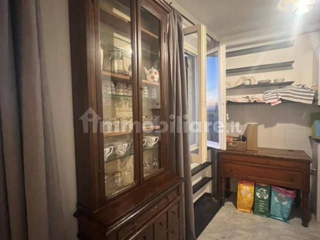 Bilocale Mura delle Grazie 22, Molo, Genova