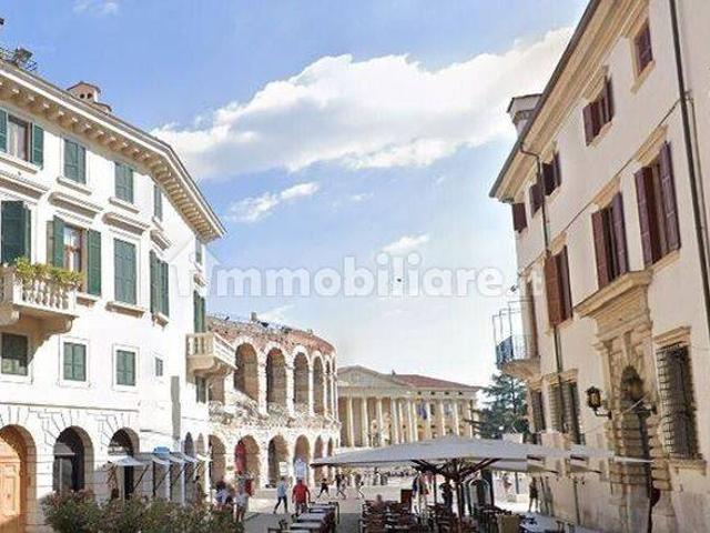 Bilocale ottimo stato, piano rialzato, Centro Storico, Verona