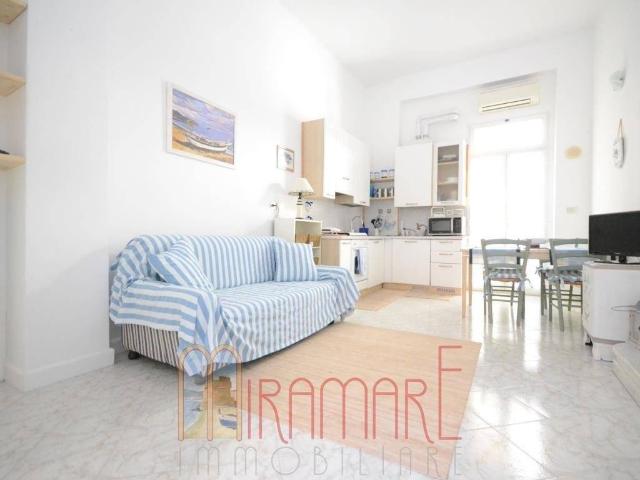 Bilocale ottimo stato, piano terra, Centro, Alassio
