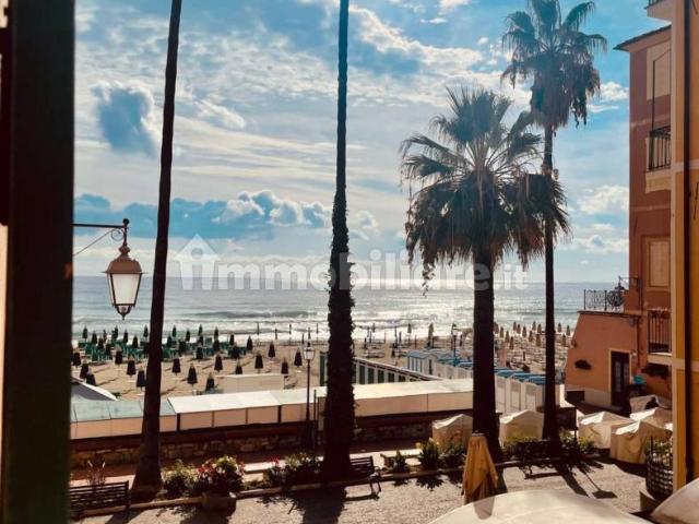 Bilocale piazza Agostino Pagliano 1, Laigueglia