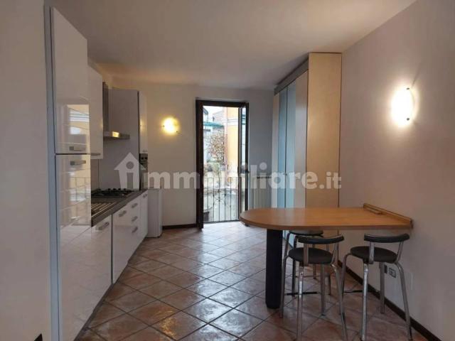 Bilocale piazza Federico Berera, 18, Centro, Sesto Calende