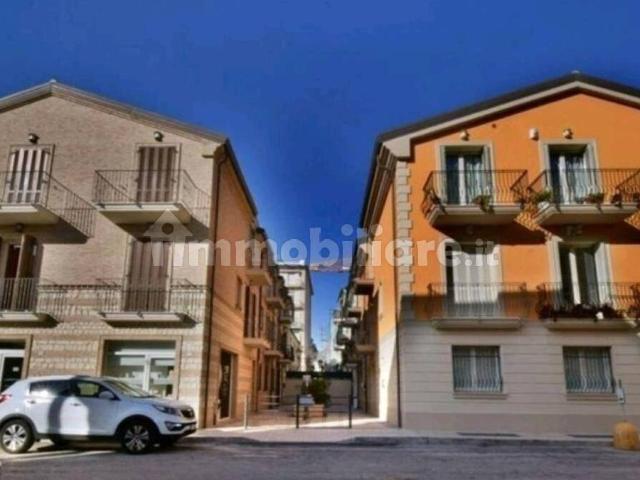 Bilocale piazza Fratelli Bandiera 5, Centro, Porto Recanati