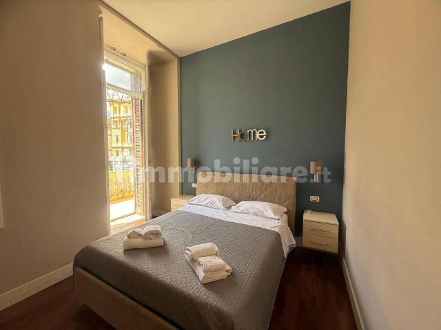 Bilocale piazza Nicola Amore, Tribunali, Napoli