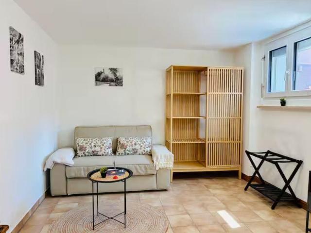 Bilocale ristrutturato con terrazza, ingresso indipendente e parche.