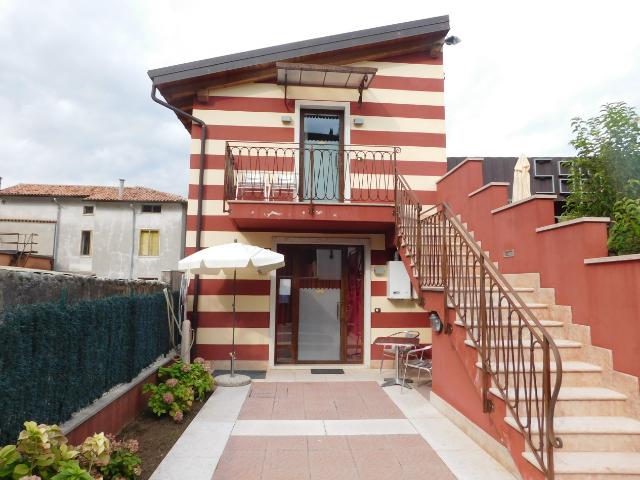 Bilocale ristrutturato con spazio esterno in affitto a Tregnago