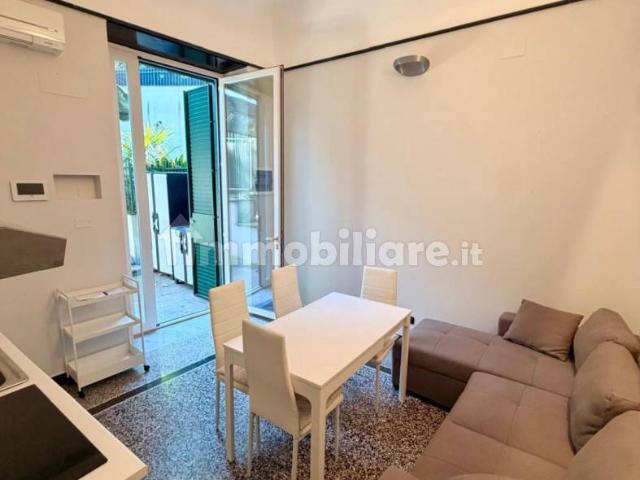Bilocale salita Dinegro 5, Centro Città, Genova