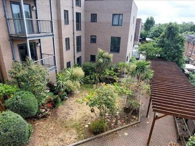 Bilroth Court, Colindale, Colindale 3 bed apartment to rent £2,300 pcm £531 pw