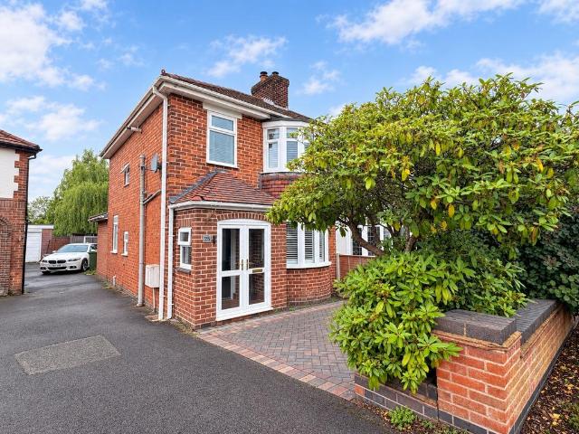Birch Avenue, CANNOCK, WS11 3 bed house to rent £1,300 pcm £300 pw