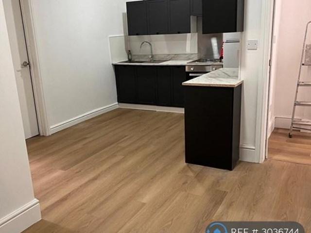 Birch Avenue, Warrington, WA2 1 bed in a house share to rent £460 pcm £106 pw