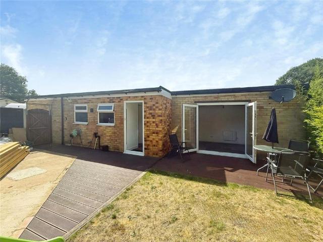 Birch Close, Hampshire PO8 1 bed flat to rent £1,000 pcm £231 pw